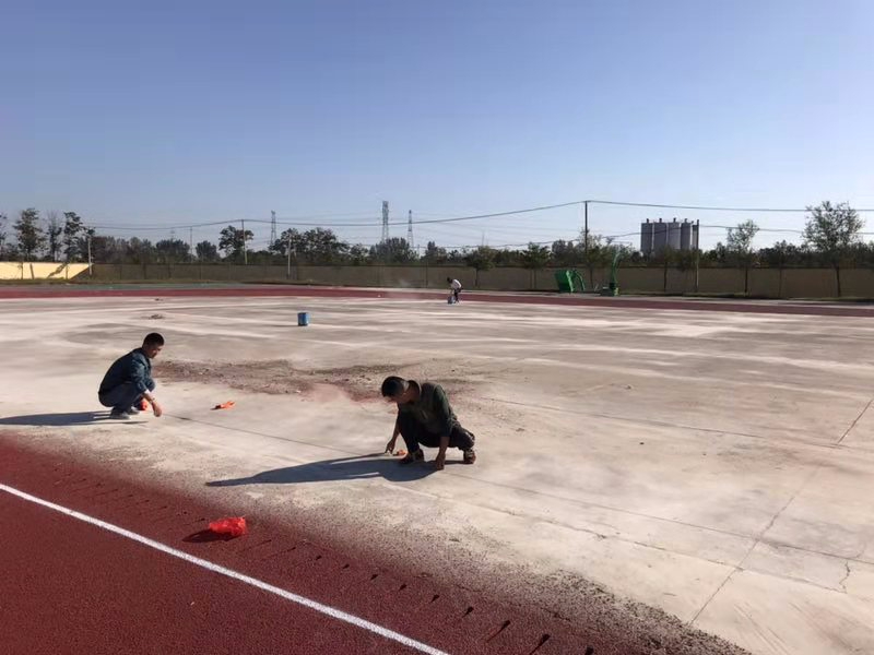 学校体育场施工